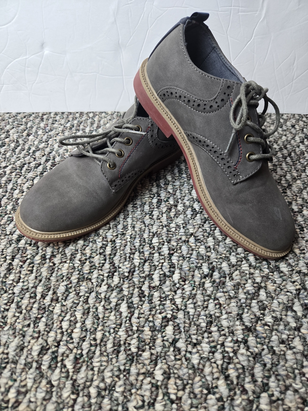 Tommy Hilfiger Boys Gray Suede Wingtip Derbys with Red Accent Soles Size 2